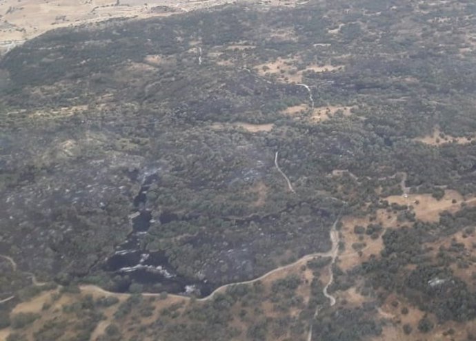 Archivo - Siguen las labores de extinción del incendio de Almorox con tareas de remate y liquidación de puntos calientes