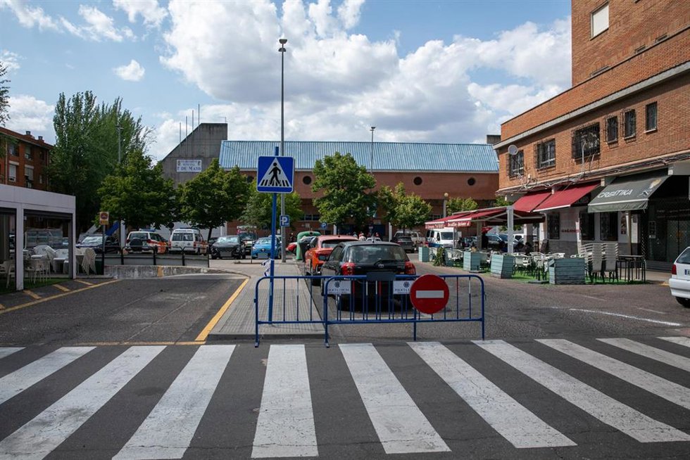Fachada exterior del polideportivo ‘Sandra Sánchez. Primero de Mayo’,  a 25 de julio de 2026, en Talavera de la Reina, Toledo, Castilla-La Mancha (España). Cruz Roja Toledo ha dispuesto 150 camas en el complejo. El operativo se está coordinando con los go