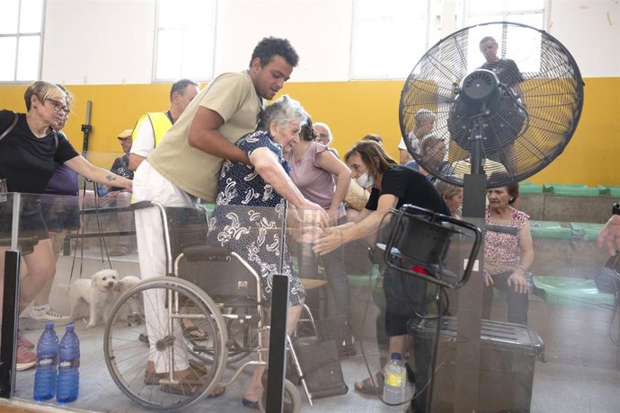 Población de la Vilavella desalojada en el polideportivo de Nules, a 25 de julio de 2026, en Nules, Castellón, Comunidad Valenciana (España). 