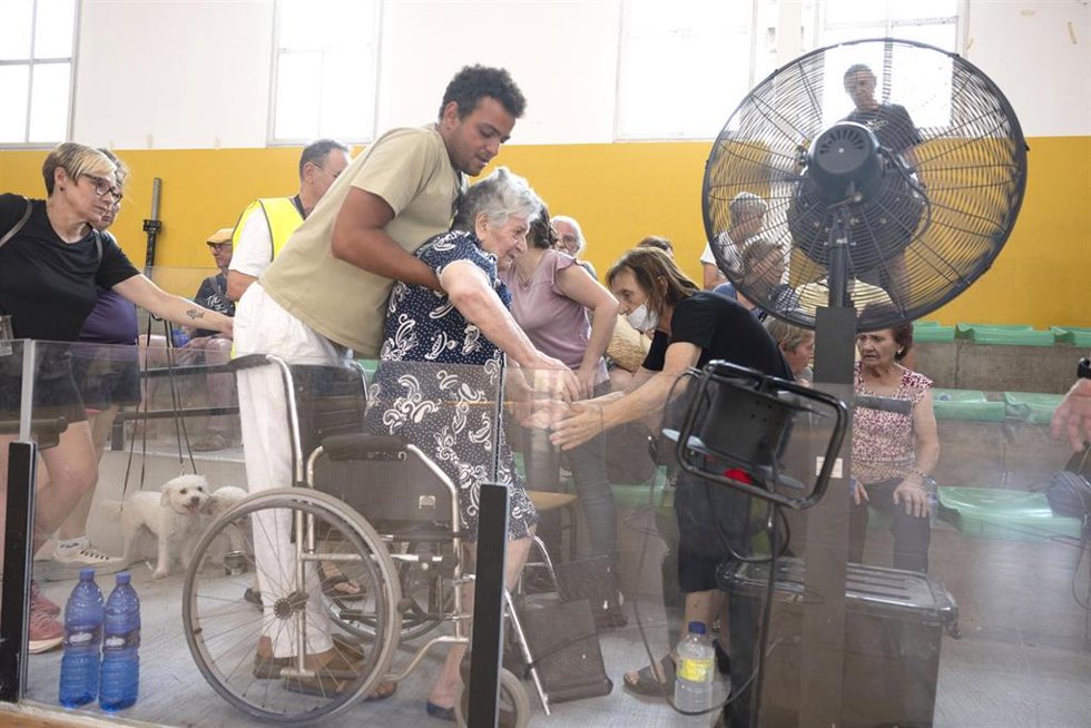 Población de la Vilavella desalojada en el polideportivo de Nules, a 25 de julio de 2026, en Nules, Castellón, Comunidad Valenciana (España). 