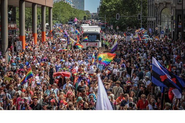 Al menos un muerto y 14 heridos por un atropello masivo durante la fiesta del Orgullo en Berlín