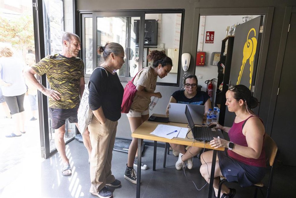 Población de la Vilavella desalojada en el polideportivo de Nules, a 25 de julio de 2026, en Nules, Castellón, Comunidad Valenciana (España). 