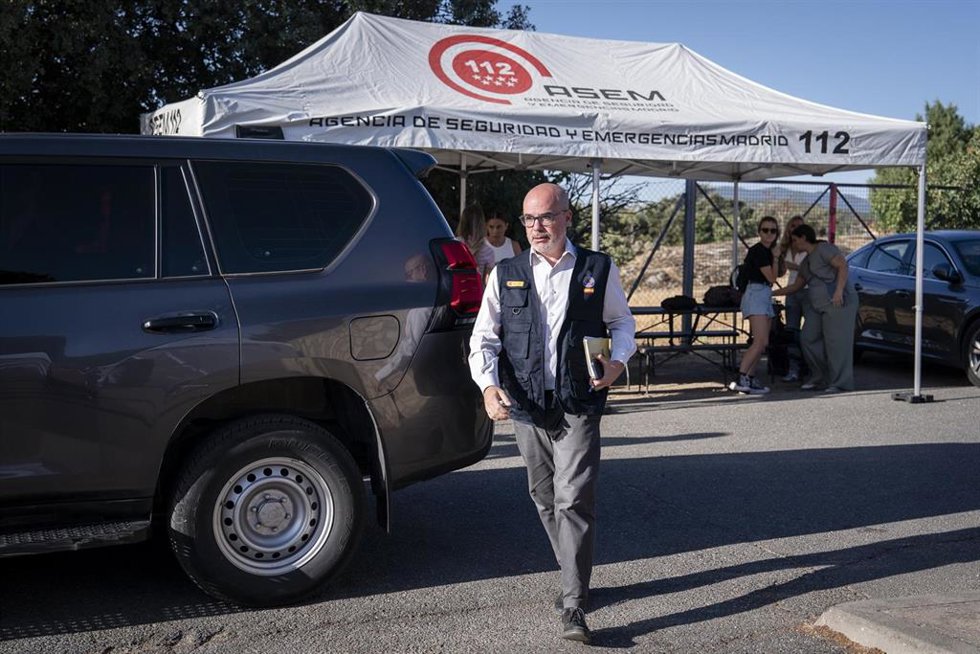 El delegado del Gobierno en la Comunidad de Madrid, Francisco Martín, durante una visita al Puesto de Mando Avanzado (PMA), a 24 de julio de 2026, en Cenicientos, Madrid (España). 