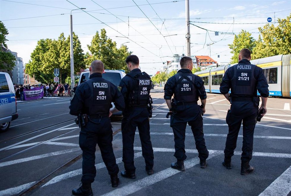 Archivo - Policía alemana durante una manifestación en Leipzig