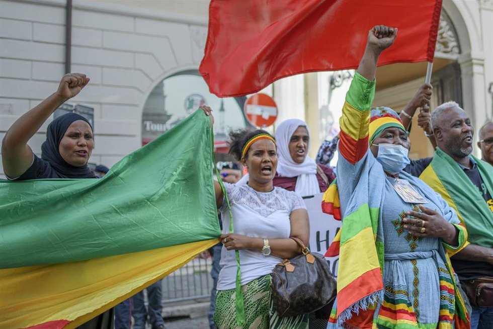 Archivo - Las mujeres etíopes de la etnia amhara rinden homenaje al pueblo amhara y a las milicias Fano durante la manifestación de protesta contra la persecución de los amhara en Etiopía, celebrada en Roma en agosto de 2023