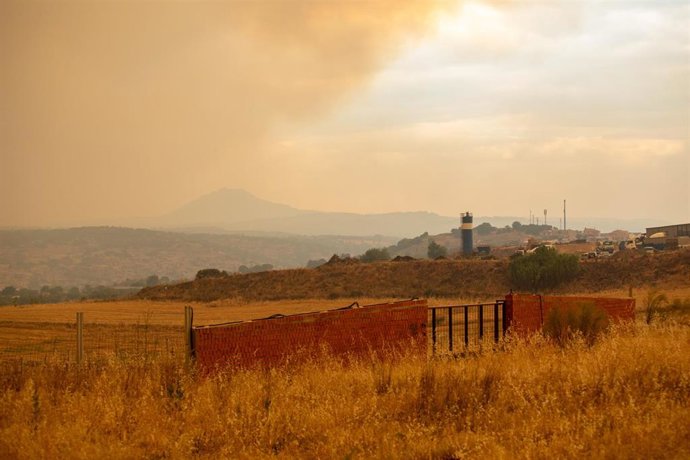Intensa humareda en Almorox por los incendios forestales