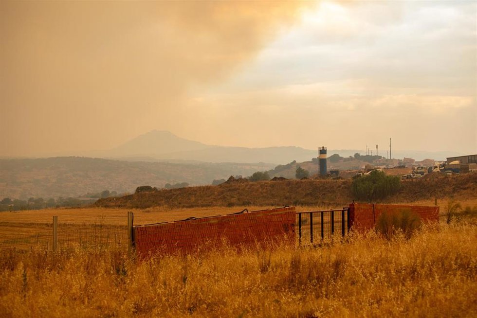 Intensa humareda en Almorox por los incendios forestales