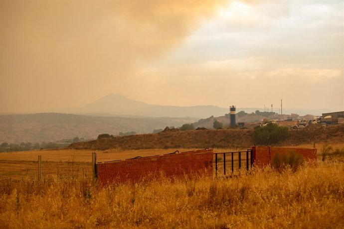 Intensa humareda en Almorox por los incendios forestales