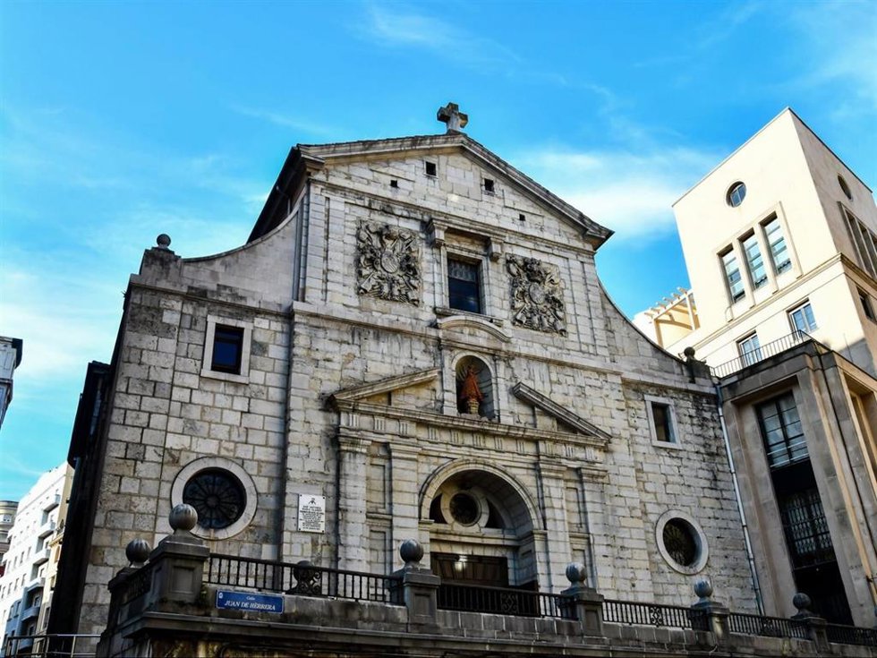 Fachada de la iglesia de la Anunciación de Santander