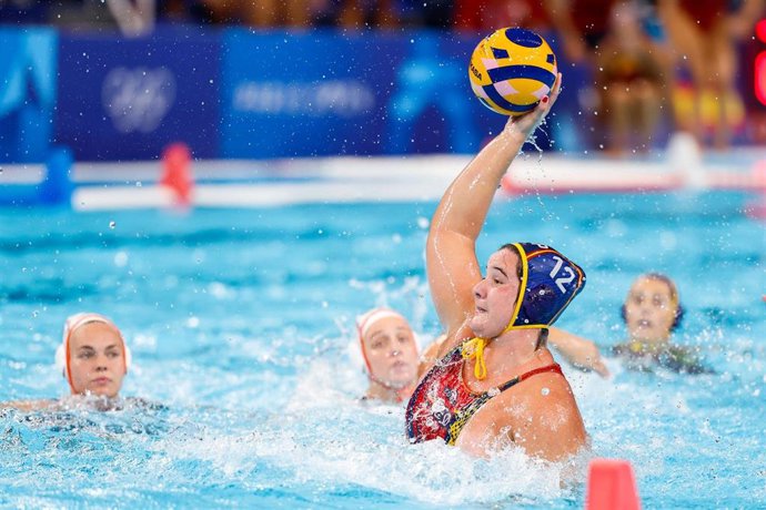 Archivo - Paula Leitón con la selección española femenina de waterpolo