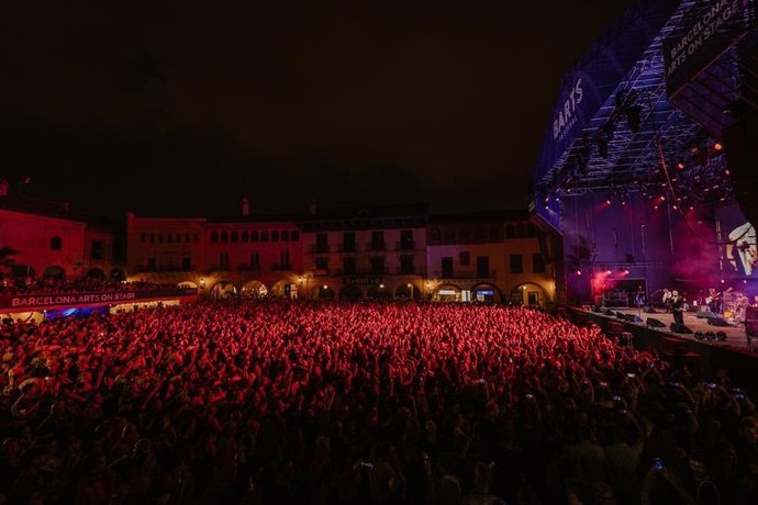 Imatge d'un concert de la primera edició del Barts Festival en el Poble Espanyol de Barcelona