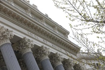Archivo - Fachada del edificio de la Bolsa de Madrid