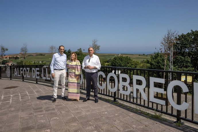 Visita de Buruaga al mirador de Cóbreces