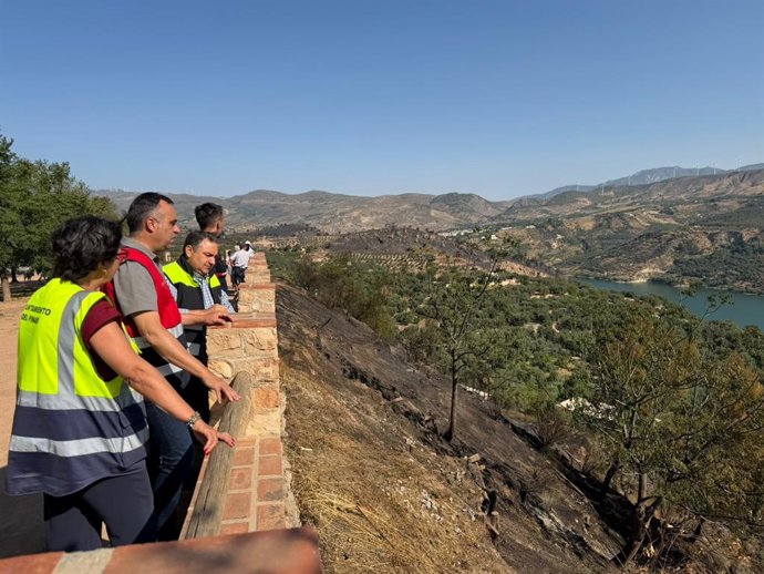 El presidente de la Diputación de Granada, Francis Rodríguez, ha visitado este domingo el municipio de Pinos del Valle