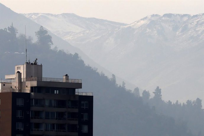 Santiago, 14 de junio de 2026. Preemergencia ambiental en la Region Metropolitana. Jonnathan Oyarzun/Aton Chile