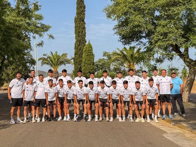 Foto del equipo de fútbol de la Universidad de Huelva, que participa en los Juegos Europeos Universitarios Salerno 2026