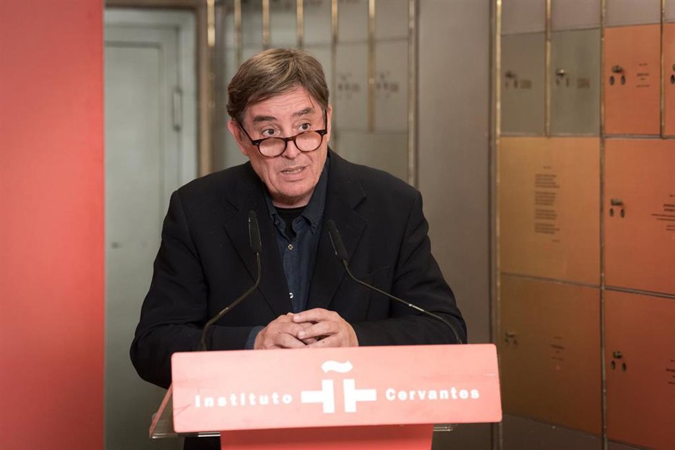 Archivo - El director del Cervantes, Luis García Montero, durante el registro del legado de la hispanista india Vibha Maurya en la Caja de Letras del Instituto Cervantes, a 6 de mayo de 2026, en Madrid (España). La hispanista india Vibha Maurya fue la pri
