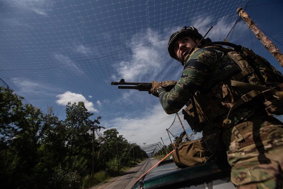 Imagen de un militar ucraniano en el frente oriental de la guerra