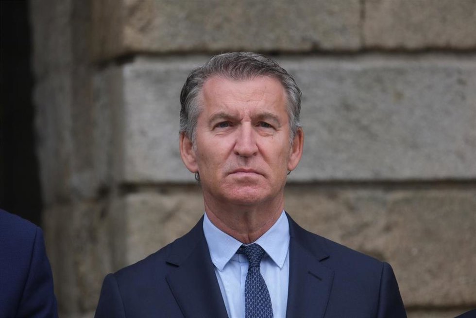El presidente del Partido Popular, Alberto Núñez Feijóo, durante la tradicional ofrenda al Apóstol, a 25 de julio de 2026, en Santiago de Compostela, A Coruña, Galicia (España). El 25 de julio, festividad de Santiago Apóstol, es también el Día Nacional de