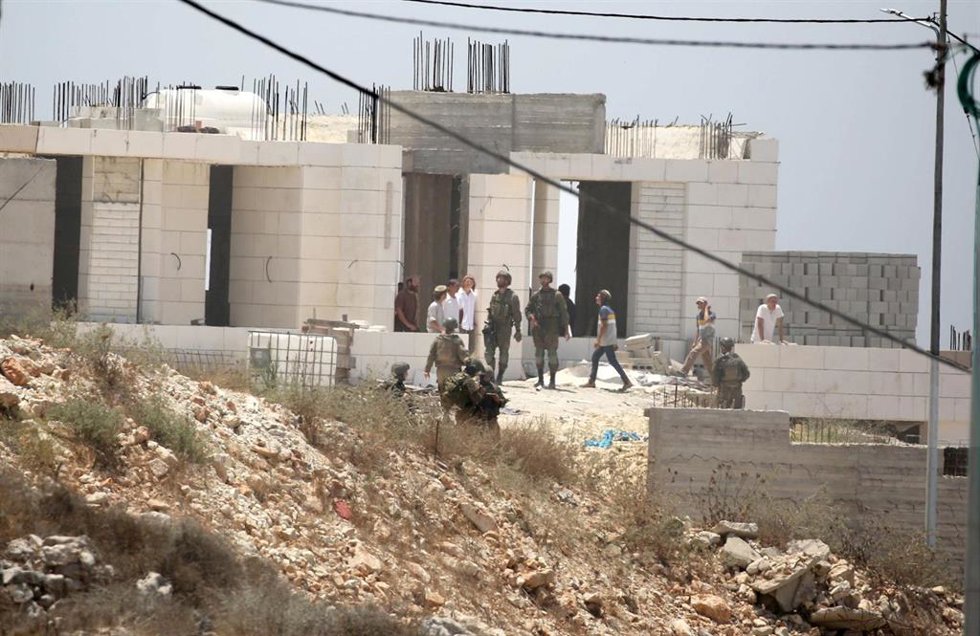 Militares y colonos israelíes en Nablus (Cisjordania) 