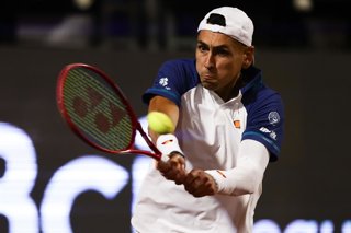Tenis, Alejandro Tabilo vs Thiago Tirante El tenista Alejandro Tabilo de Chile regresa la bola en contra de Thiago Tirante de Argentina por el ATP 250 de Santiago 2026 en el Club Deportivo San Carlos de Apoquindo en Santiago, Chile. 26/02/2026 Felipe