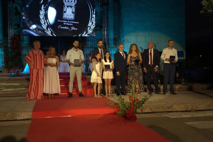 Ana Cristina Domínguez, concejal de deportes; Sonia Palacio, teniente de alcalde; David Molina, Golden Kick Academy; Chema Torán, Club Deportivo Crossfit Jiloca; Inocencio López, concejal de festejos; Mari Carmen Gómez, Club 4x4 Calamocha; Inocencio Ruiz,