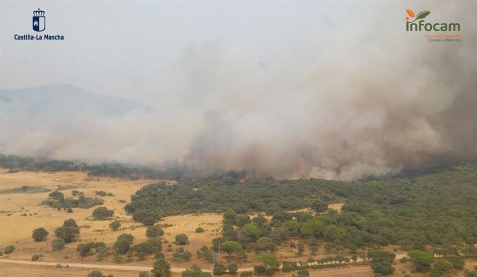 Medios aéreos y terrestres de Castilla-La Mancha intensifican de nuevo las labores en la zona de Villa del Prado