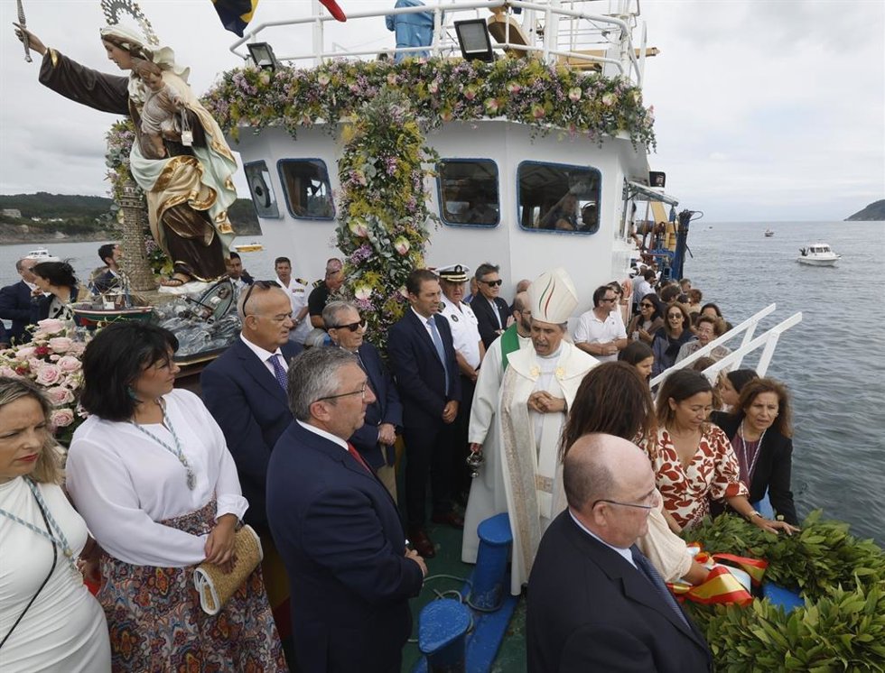 La conselleira do Mar, Marta Villaverde, en Celeiro