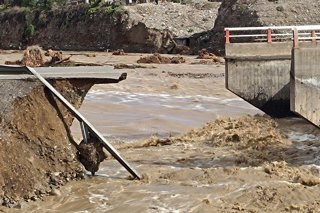 Vallenar 21 de julio 2026. Vista general del puente Maitencillo del Río Huasco de Vallenar en medio de la emergencia por el sistema frontal. Claudio Lopez/Aton Chile