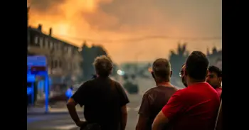 El incendio de Burgohondo (Ávila) se reactiva por el viento, con dos focos principales en Casillas y Mijares