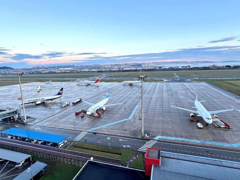 Archivo - El aeropuerto de Santander.-ARCHIVO