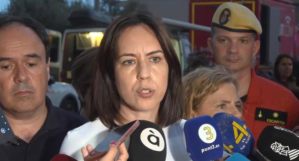 La ministra de Ciencia, Diana Morant, en el PMA del incendio de la Vall d'Uixó (Castellón)