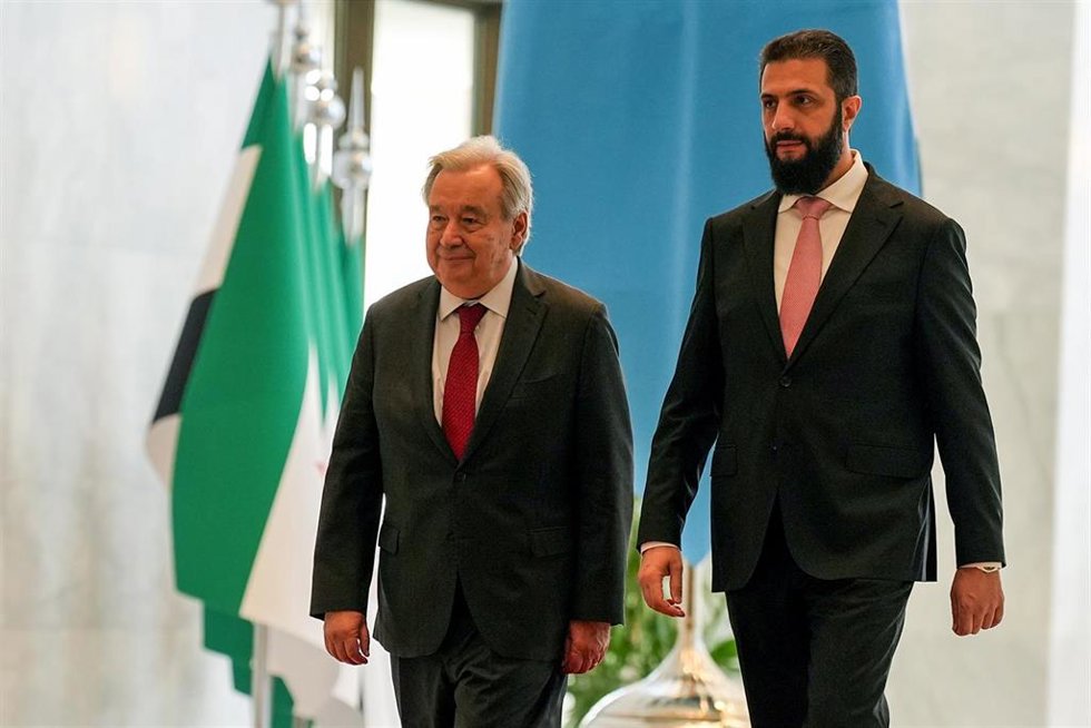 El secretario general de Naciones Unidas, António Guterres, en su visita a Siria, acompañado del presidente Ahmed al Shara 