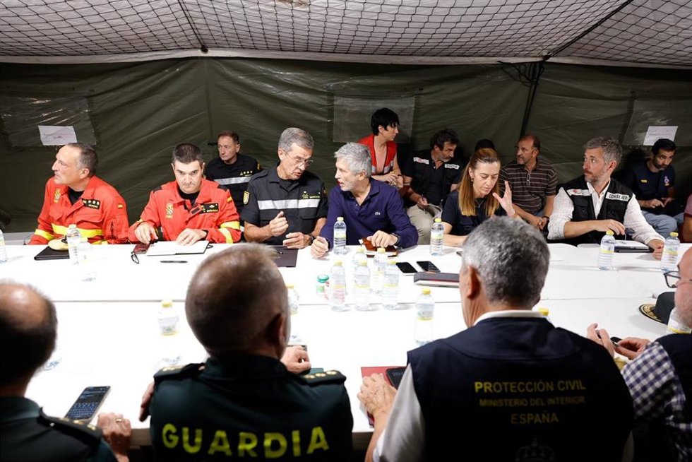 El ministro del Interior, Fernando Grande-Marlaska, preside el CECOD de los incendios en situación de Emergencia Nacional, desde el Puesto de Mando Avanzado de Navalcarnero, en Madrid.
