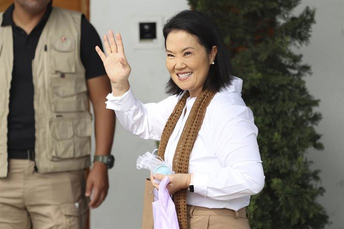 Perú.- Presidenta electa, Keiko Fujimori, se reúne con embajador de Chile