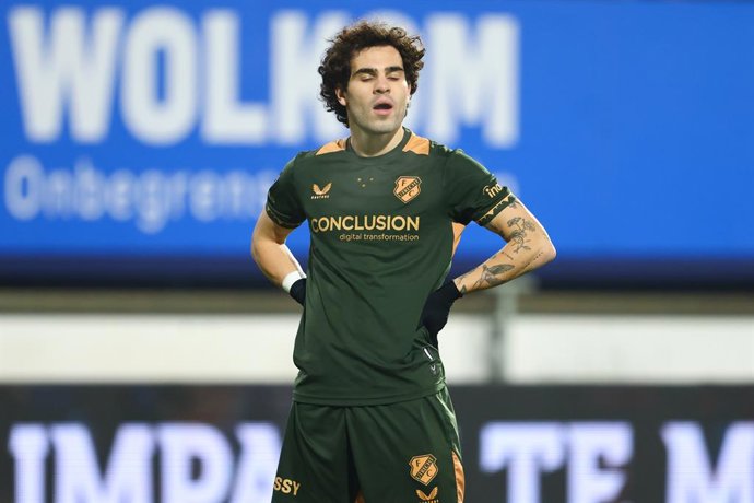 Archivo - February 1, 2026: HEERENVEEN , 01-02-2026 , Abe Lenstra Stadium , season 2025 / 2026 , Dutch Eredivisie football , match between SC Heerenveen - FC Utrecht , picture shows FC Utrecht player Miguel Rodriguez disappointed