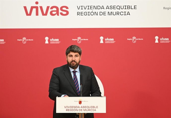 El presidente de la Comunidad, Fernando López Miras, durante la presentación del nuevo modelo de Vivienda Asequible de la Región de Murcia