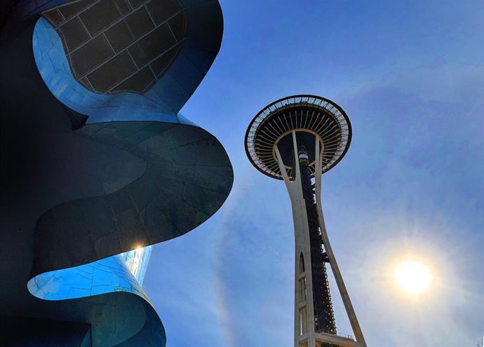 March 25, 2025, Seattle, Washington, United States of America: It was an unusually clear, blue sky day in Seattle. The Frank Gehry designed Museum of Pop Culture,  with its  waves of steel skin, compliments the Seattle Space Needle