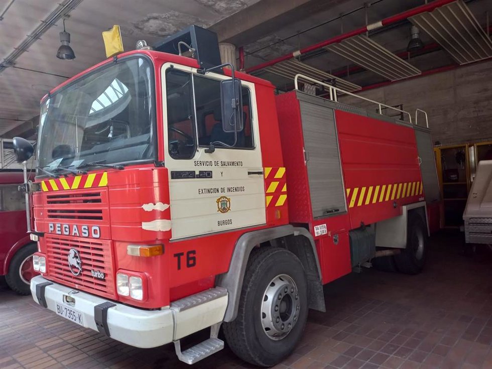 Archivo - Camión de Bomberos que el Ayuntamiento de Burgos enviará al pueblo Saharaui.