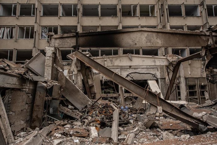 Archivo - Daños materiales en Mikolaiv a causa de un ataque de las tropas de Rusia durante la invasión de Ucrania (archivo)