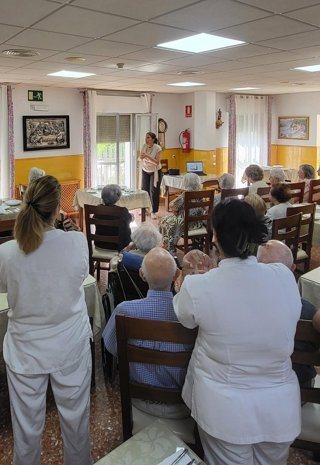 El Distrito Sanitario Córdoba Guadalquivir forma a centros sociosanitarios para abordar altas temperaturas.