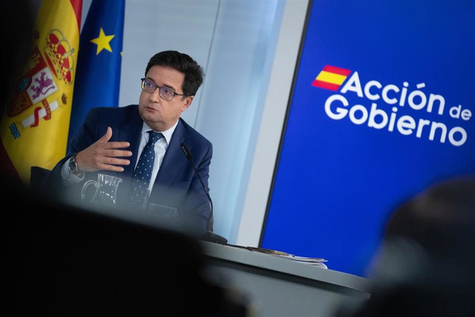 Archivo - El ministro para la Transformación Digital y de la Función Pública, Óscar López, durante una rueda de prensa posterior al Consejo de Ministros, a 23 de junio de 2026, en Madrid (España). El Consejo de Ministros aprueba una inyección histórica d