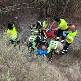 Rescatan a un hombre de 88 años en Caravaca de la Cruz tras caer por un terraplén