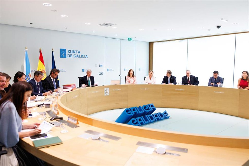 El titular del Gobierno gallego, Alfonso Rueda, preside el Consello de la Xunta.