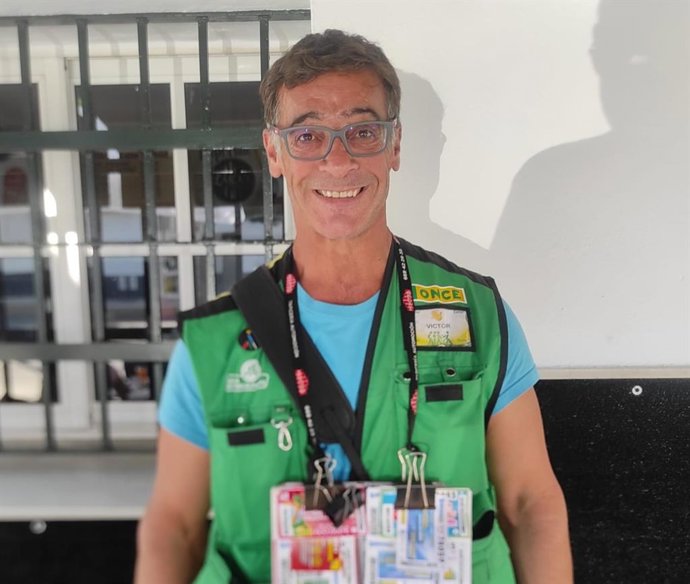 Vendedor de la ONCE, Víctor Manuel Vázquez, que ha dado el premio en Utrera