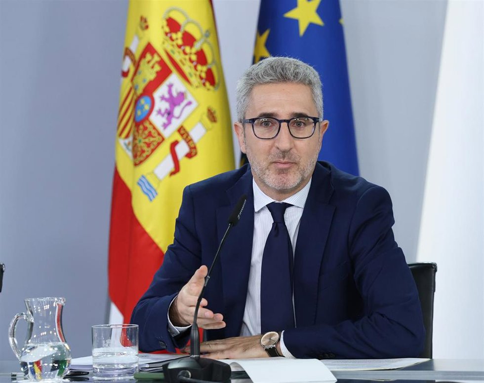 Archivo - El ministro de Hacienda, Arcadi España, durante una rueda de prensa posterior al Consejo de Ministros, en el Palacio de la Moncloa, a 2 de junio de 2026, en Madrid (España). El Consejo de Ministros ha dado luz verde a la tramitación del anteproy