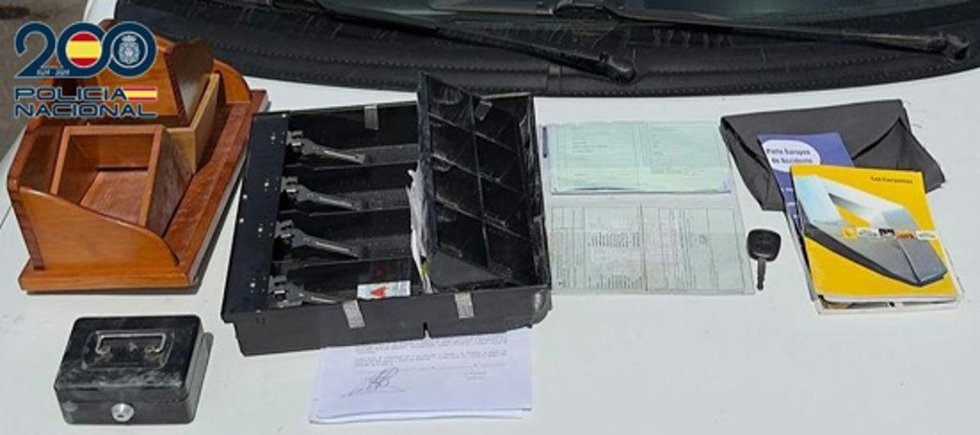Efectos requisados por la Policía Nacional trs la detención de dos hombres por robo en Tenerife