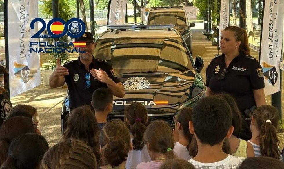 Jornadas de la Policía Nacional a niños en Alcalá (Sevilla)