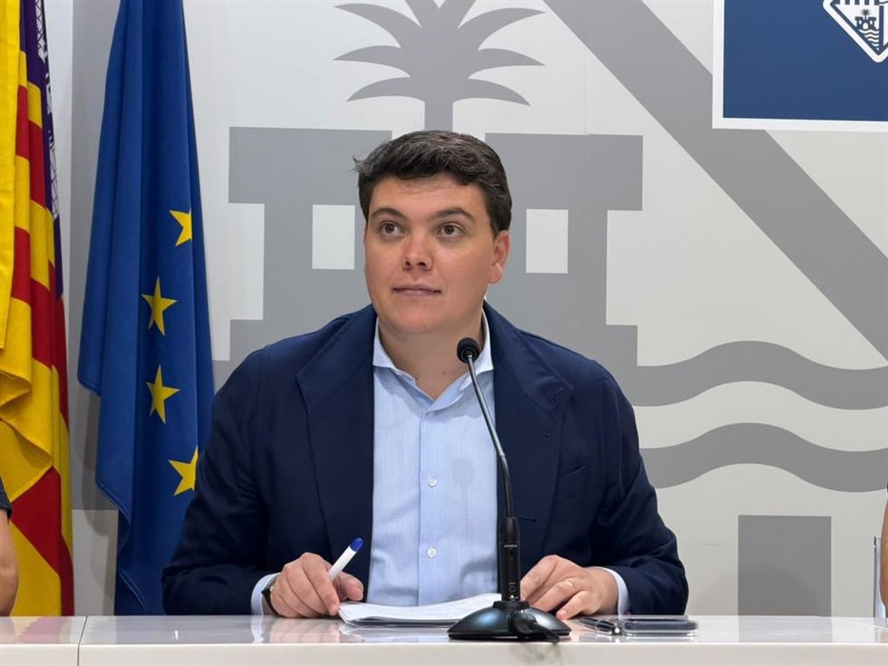 El regidor de Seguridad Ciudadana, Llorenç Bauzá, en una rueda de prensa.