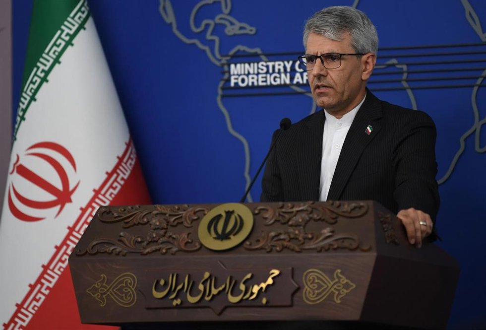 El portavoz del Ministerio de Asuntos Exteriores iraní, Esmaeil Baqaei, en una rueda de prensa en Teherán.